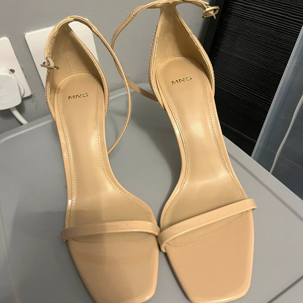 Mango Women’s nude Size 7 Cream heels